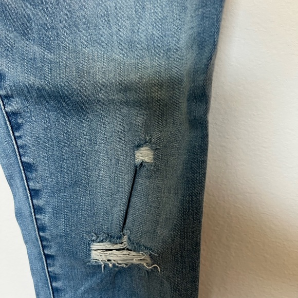 A&F Ripped Ultra High Rise Super Skinny Jean - Picture 6 of 7